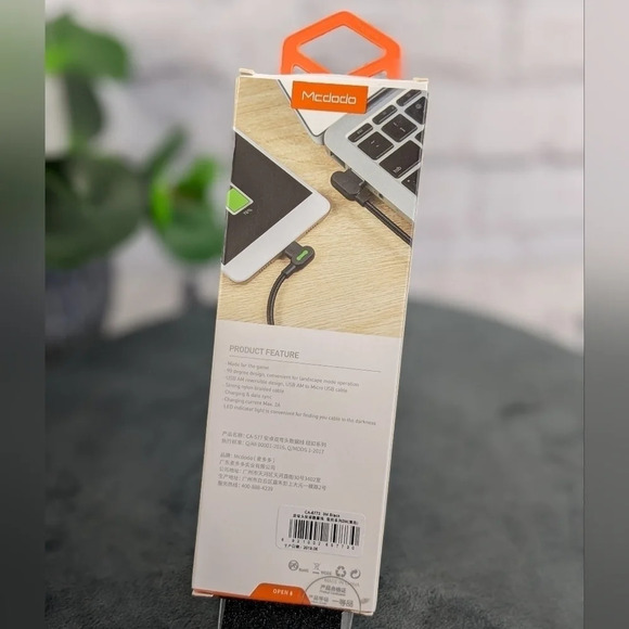 90° reversible USB-A to micro USB 10' (3m) cord, illuminated black fabric - Picture 4 of 7